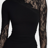 Luana - Rochie Mini Asimetrică din Dantelă Neagră cu Guler Înalt și Mâneci Lungi