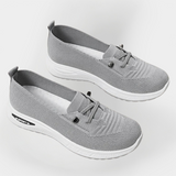 Pantofi sport din material ușor și talpă flexibilă