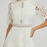 Irina – Rochie midi cu dantelă și decupaje