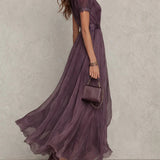 Violeta – Rochie maxi cu decupaj și fustă fluidă